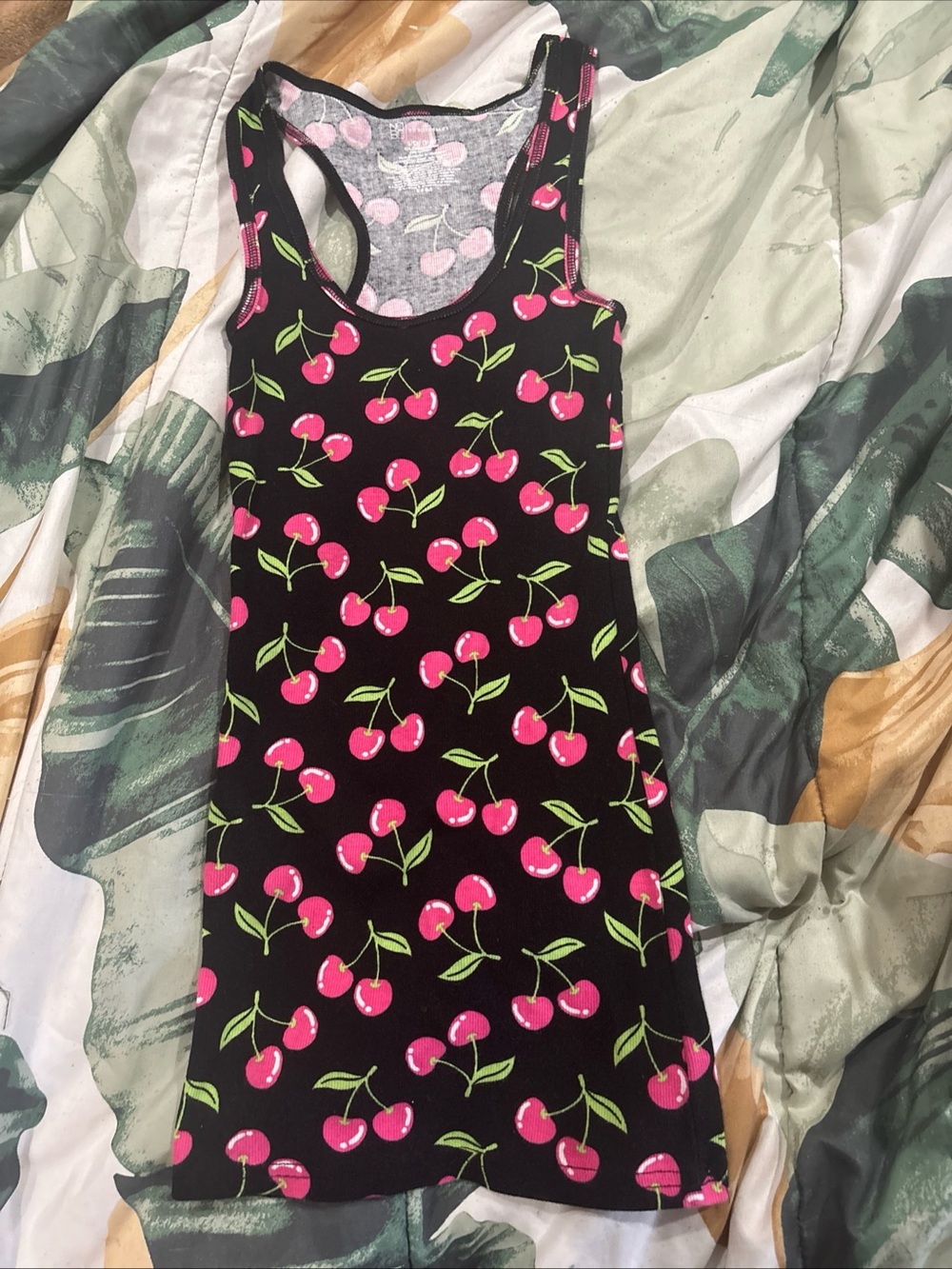 Women’s No Boundaries Cherry 🍒 Tank Top Small